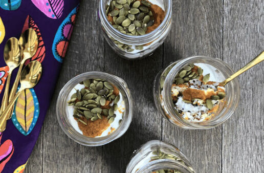 overnight-oats-with-quinoa-pumpkin-puree-and-pumpkin-seeds
